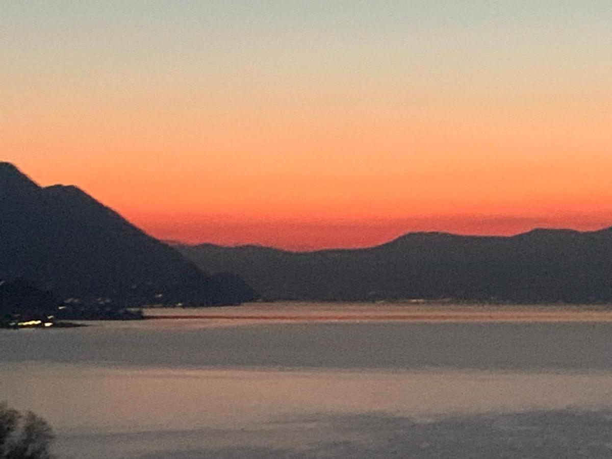 Casa Colmegna Mit Traumhaften See- Und Bergblick Luino Bilik gambar